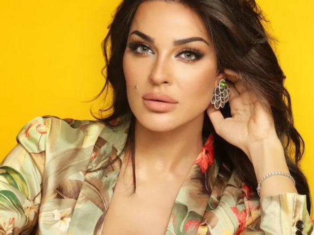    Nadine Nassib Njeim 
