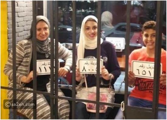 "جريمة أكل".. مطعم مصري مصمم على شكل "سجن".. وأسماء الوجبات مفاجأة!