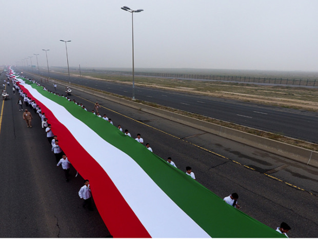 الكويت تدخل غينيس بأطول علم1